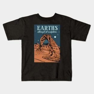 Moab Utah Arches "Earth’s attempt at sculpture" Kids T-Shirt